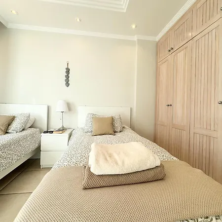 Villa Amorio A Spacious Modern Getaway With A Private Heated Pool & Sea Views Costa Adeje (Tenerife)