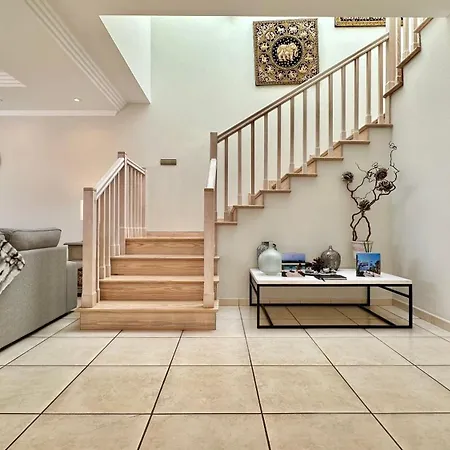 Amorio A Spacious Modern Getaway With A Private Heated Pool & Sea Views * 阿德耶