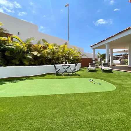 Amorio A Spacious Modern Getaway With A Private Heated Pool & Sea Views 阿德耶