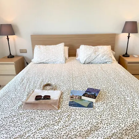 Amorio A Spacious Modern Getaway With A Private Heated Pool & Sea Views 别墅