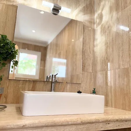 别墅 Amorio A Spacious Modern Getaway With A Private Heated Pool & Sea Views