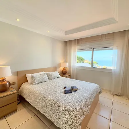 Amorio A Spacious Modern Getaway With A Private Heated Pool & Sea Views * 阿德耶